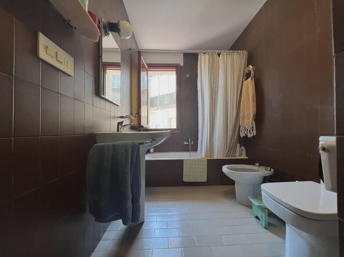 5 bedroom Flat for sale in Jaca with garage - € 330,000 (Ref: 9963515)