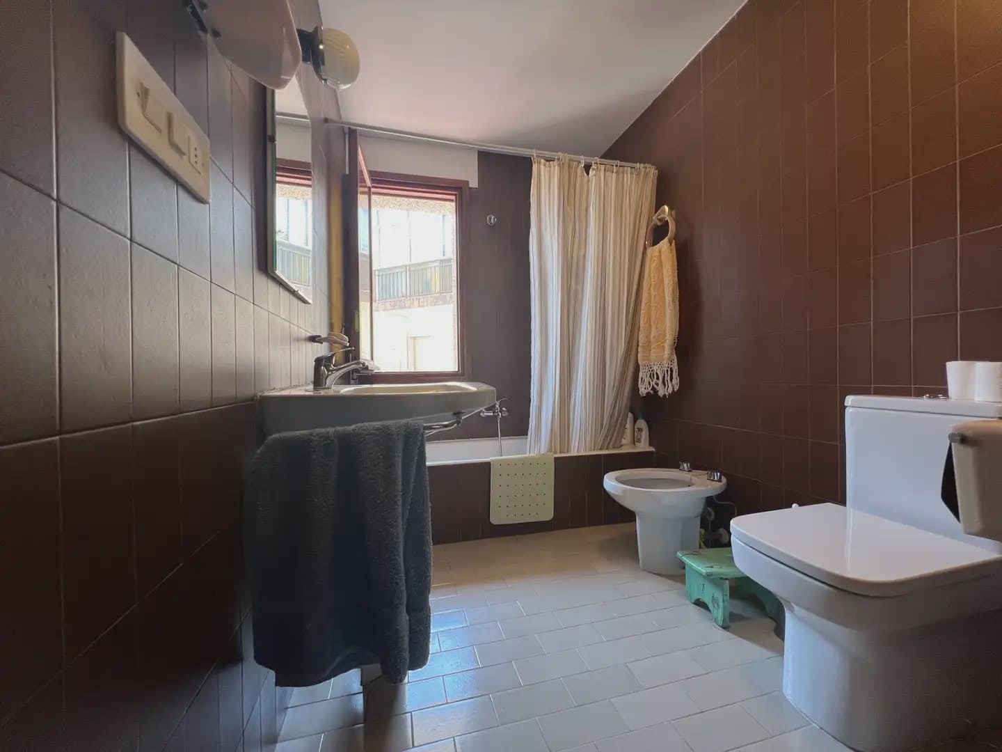 5 bedroom Flat for sale in Jaca with garage - € 330,000 (Ref: 9963515)