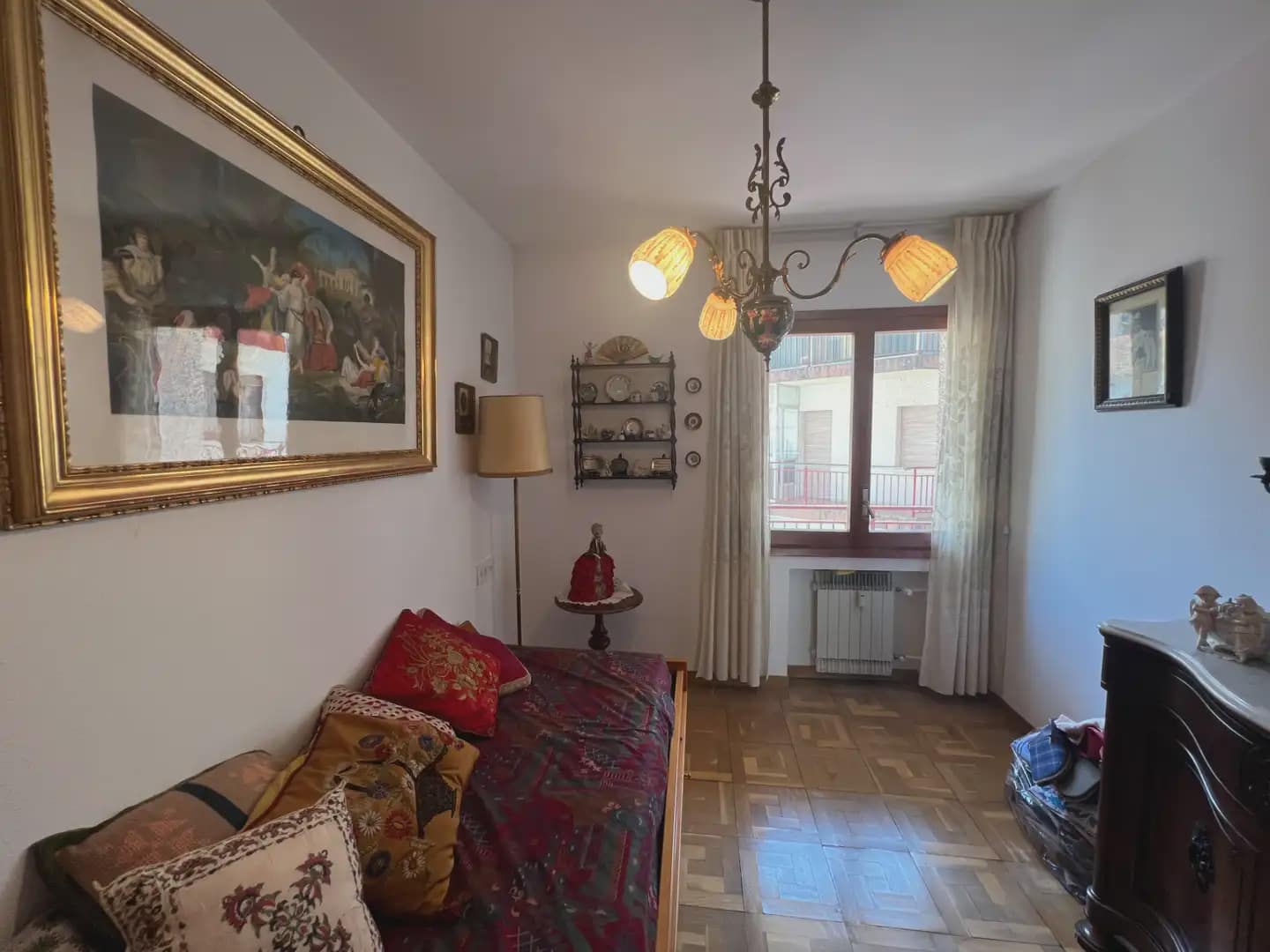 5 bedroom Flat for sale in Jaca with garage - € 330,000 (Ref: 9963515)