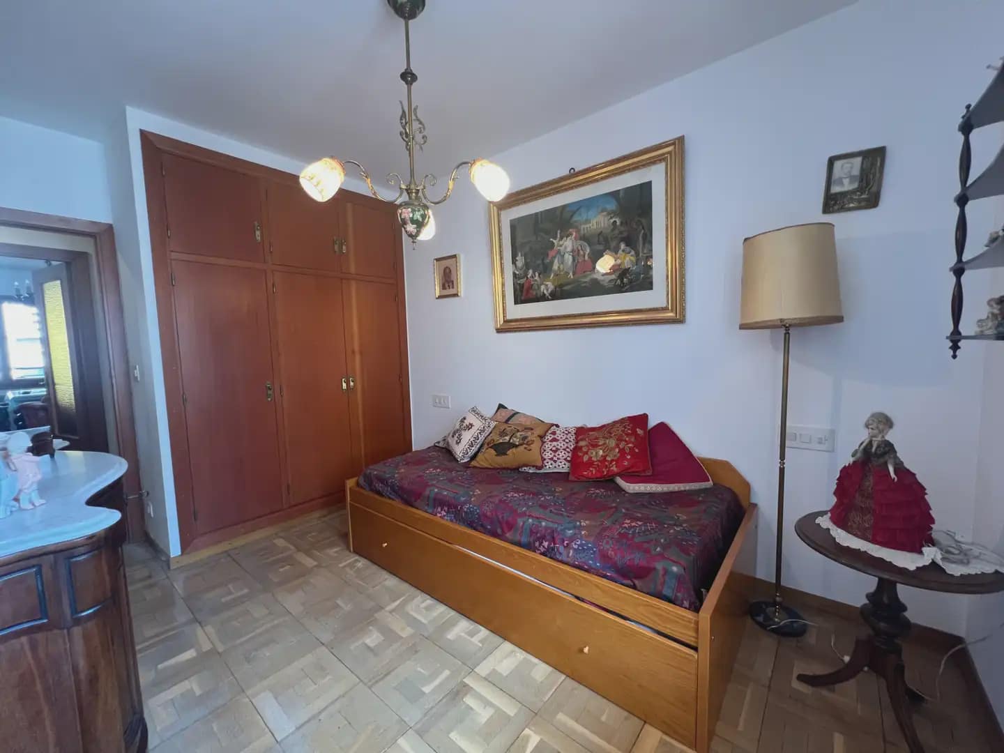 5 bedroom Flat for sale in Jaca with garage - € 330,000 (Ref: 9963515)