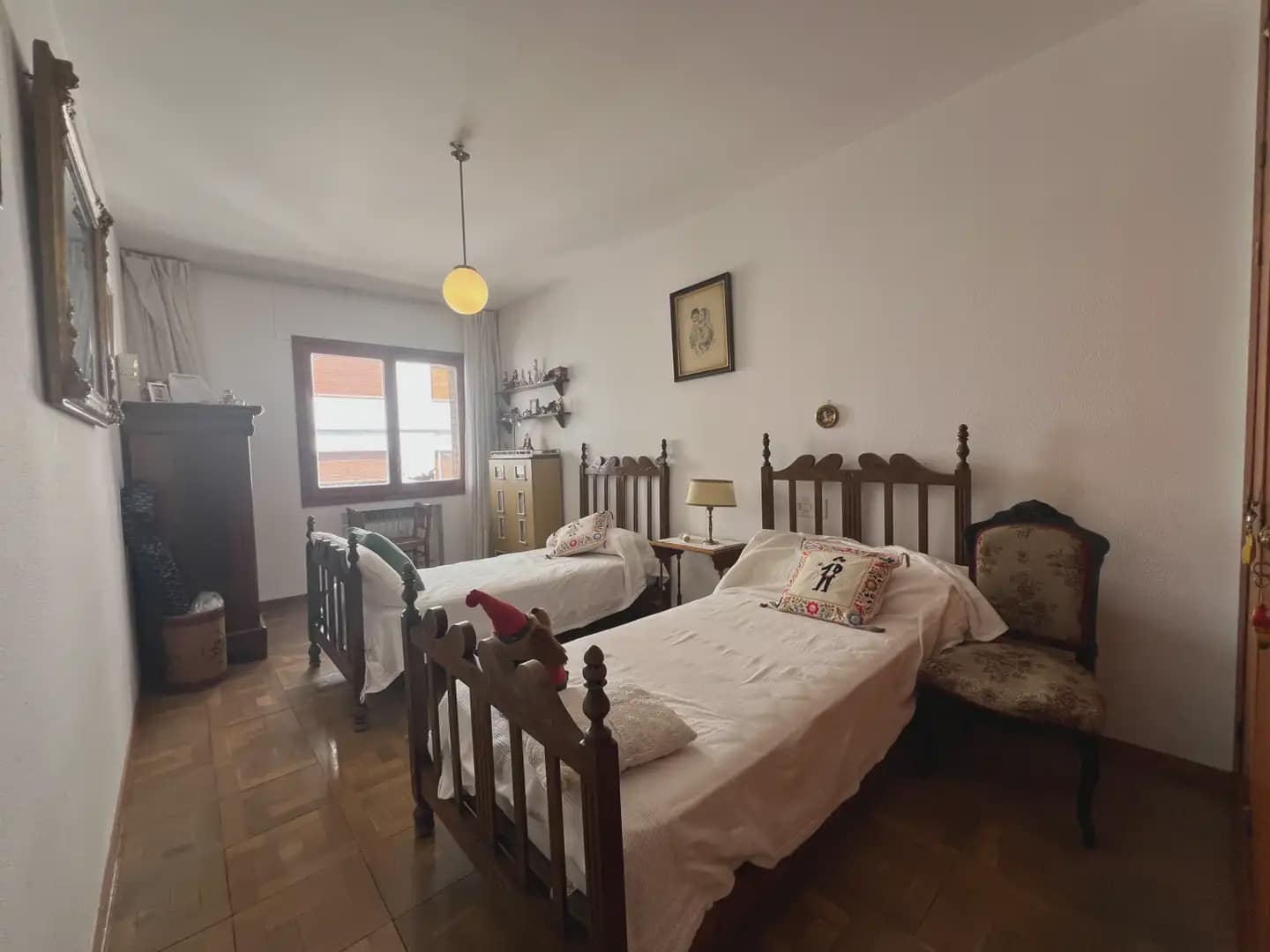5 bedroom Flat for sale in Jaca with garage - € 330,000 (Ref: 9963515)