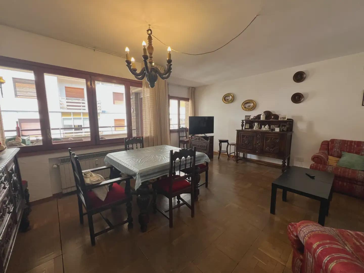 5 bedroom Flat for sale in Jaca with garage - € 330,000 (Ref: 9963515)