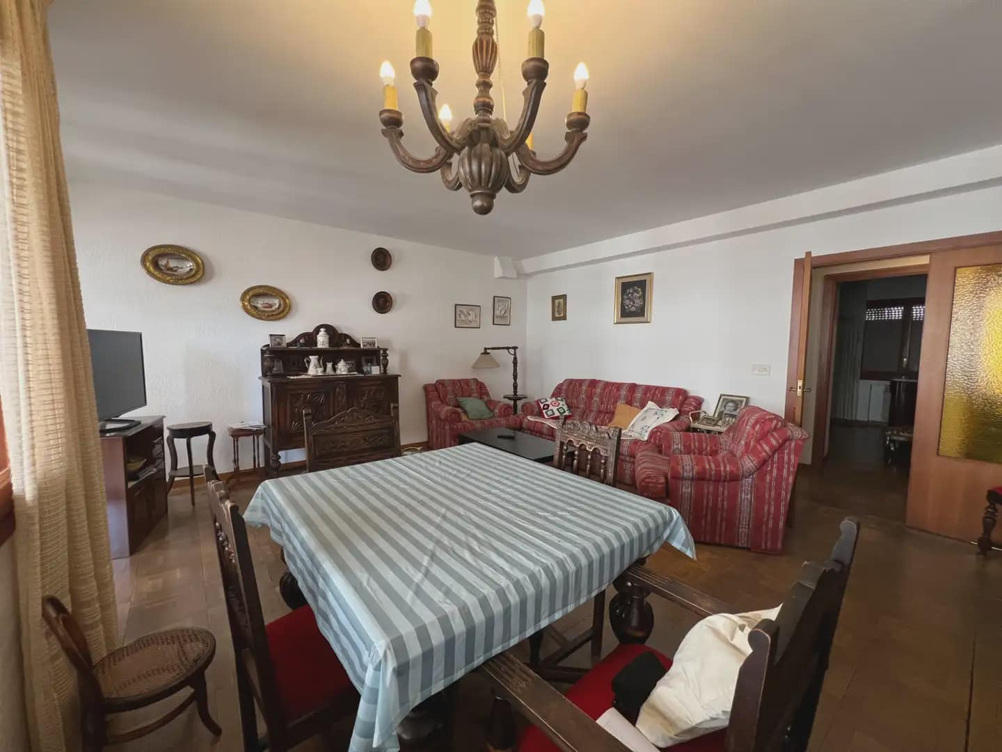5 bedroom Flat for sale in Jaca with garage - € 330,000 (Ref: 9963515)