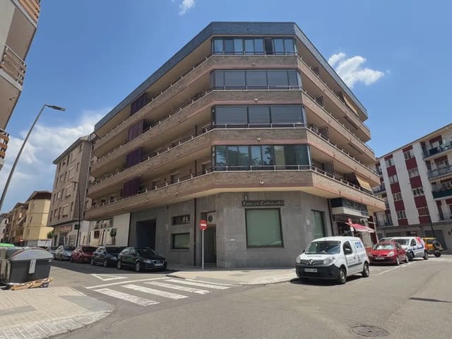 5 bedroom Flat for sale in Jaca with garage - € 330,000 (Ref: 9963515)
