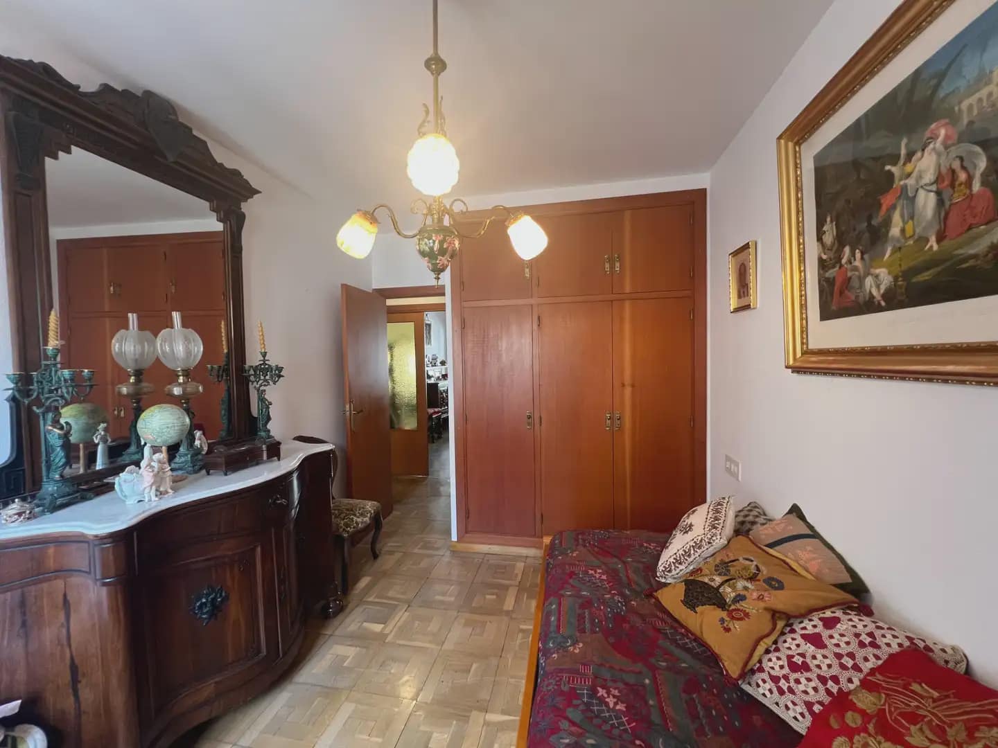 5 bedroom Flat for sale in Jaca with garage - € 330,000 (Ref: 9963515)