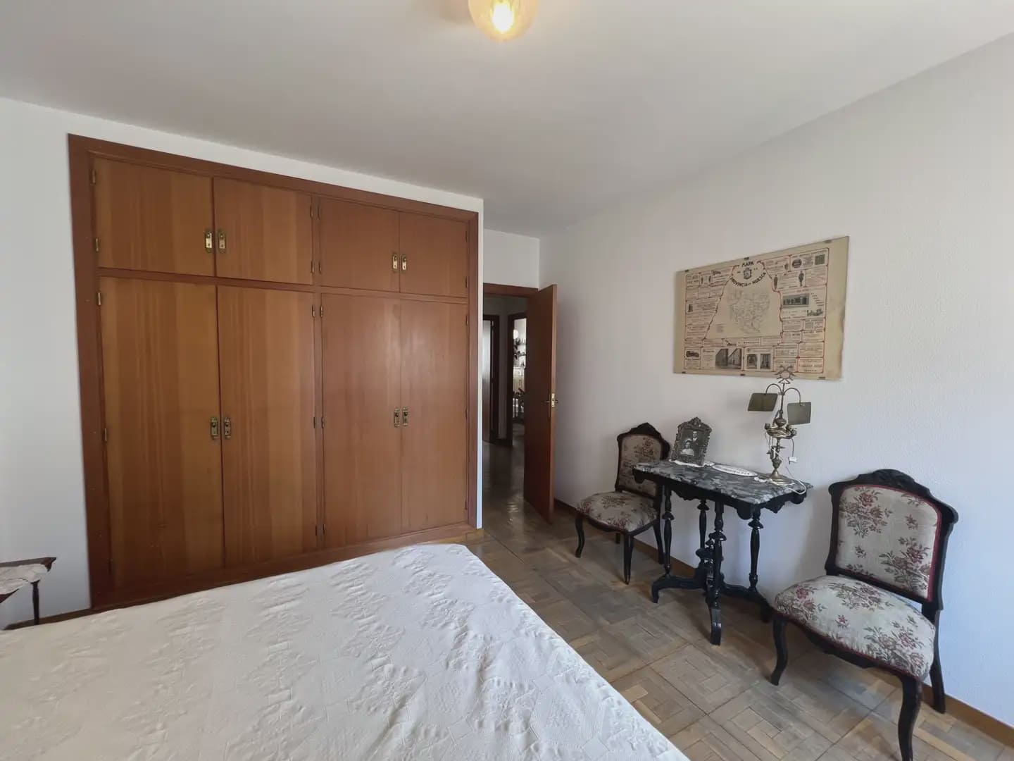 5 bedroom Flat for sale in Jaca with garage - € 330,000 (Ref: 9963515)