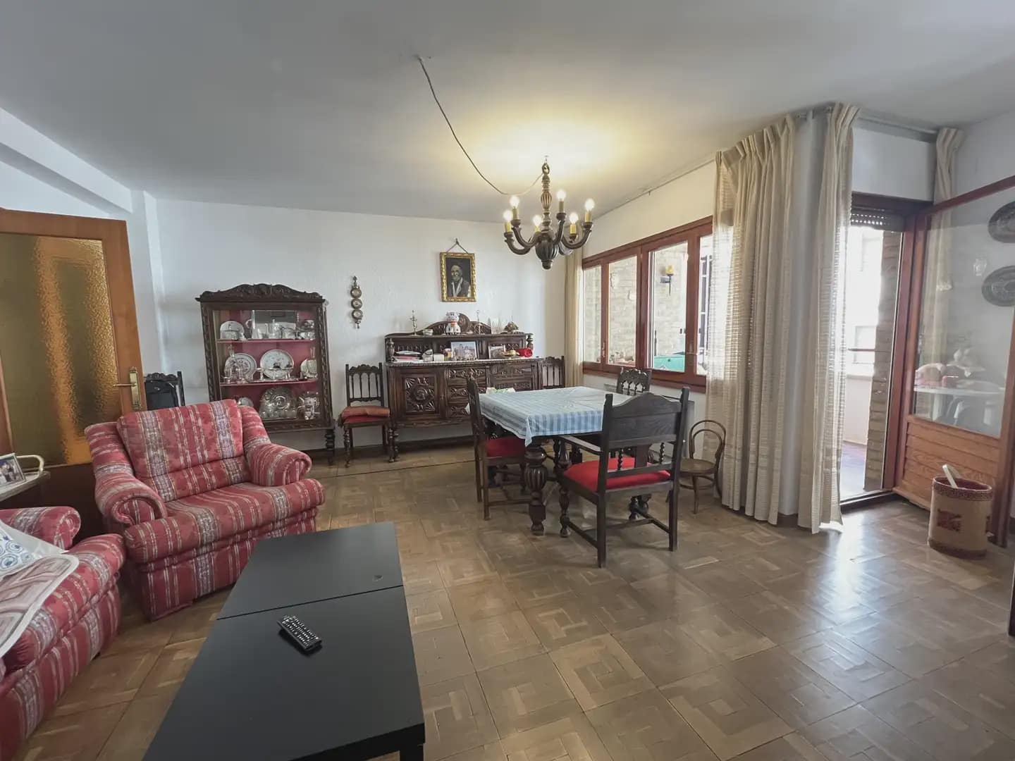 5 bedroom Flat for sale in Jaca with garage - € 330,000 (Ref: 9963515)