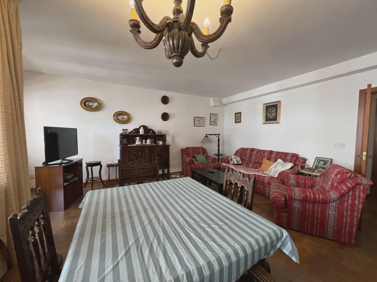 5 bedroom Flat for sale in Jaca with garage - € 330,000 (Ref: 9963515)