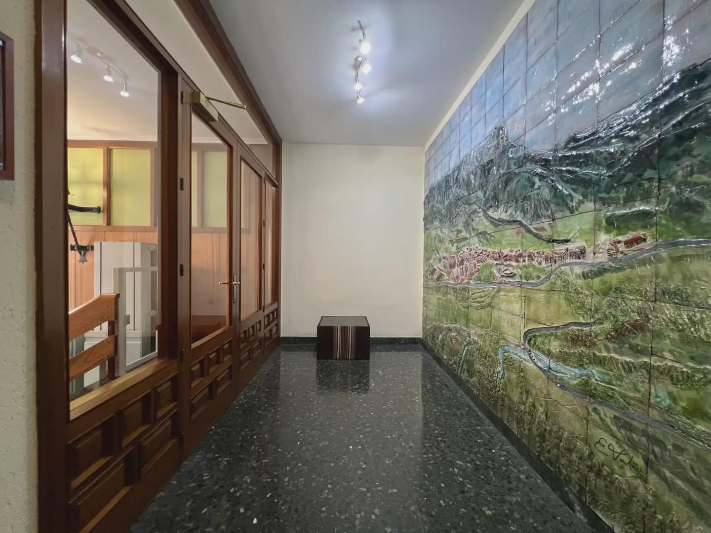 5 bedroom Flat for sale in Jaca with garage - € 330,000 (Ref: 9963515)