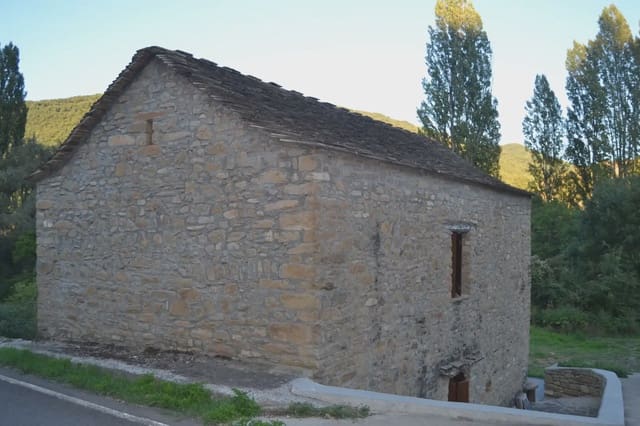 2 bedroom Finca/Country House for sale in Santa Cruz de la Serós - € 250,000 (Ref: 9963516)