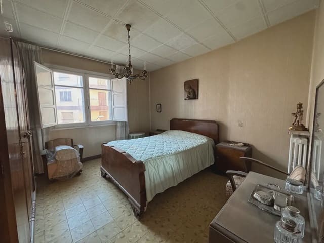 3 bedroom Flat for sale in Jaca - € 230,000 (Ref: 9963523)