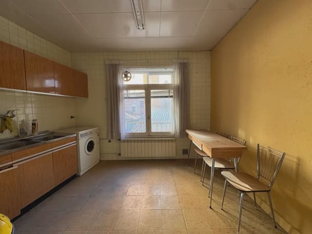 3 bedroom Flat for sale in Jaca - € 230,000 (Ref: 9963523)