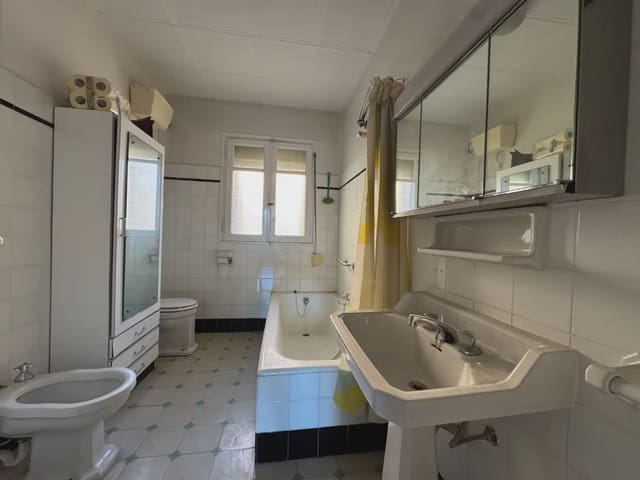 3 bedroom Flat for sale in Jaca - € 230,000 (Ref: 9963523)