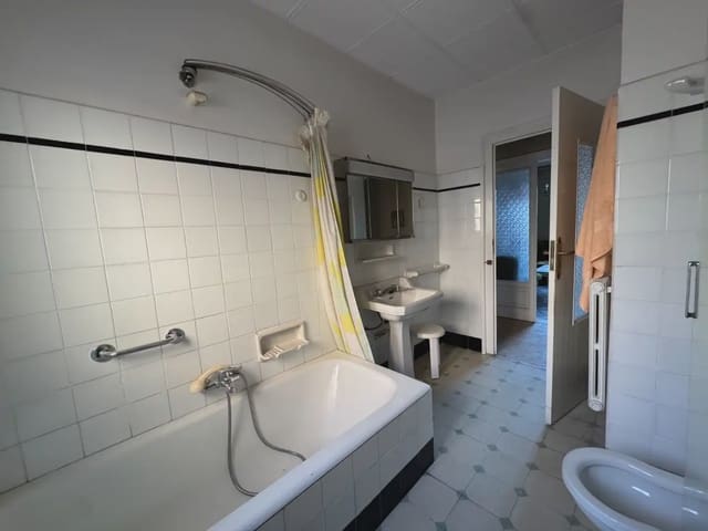 3 bedroom Flat for sale in Jaca - € 230,000 (Ref: 9963523)