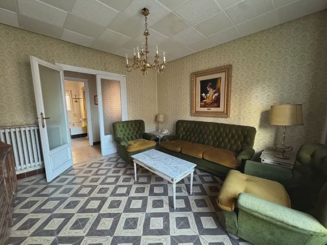 3 bedroom Flat for sale in Jaca - € 230,000 (Ref: 9963523)