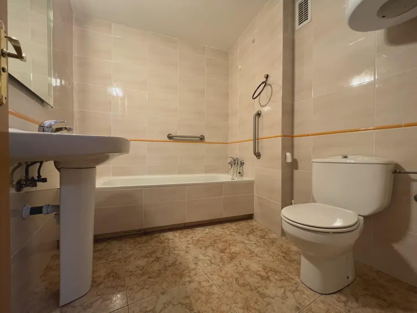 Apartamento de 3 habitaciones en Broto en venta - 223.000 € (Ref: 9963528)