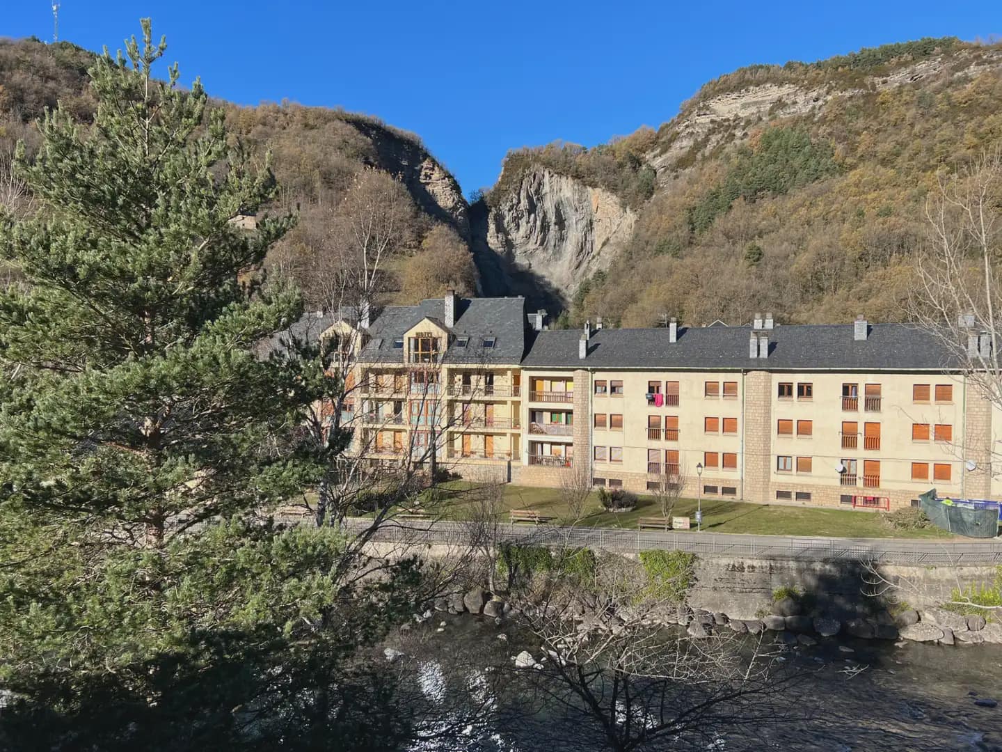 Apartamento de 3 habitaciones en Broto en venta - 223.000 € (Ref: 9963528)