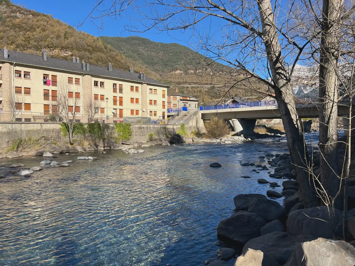 Apartamento de 3 habitaciones en Broto en venta - 223.000 € (Ref: 9963528)