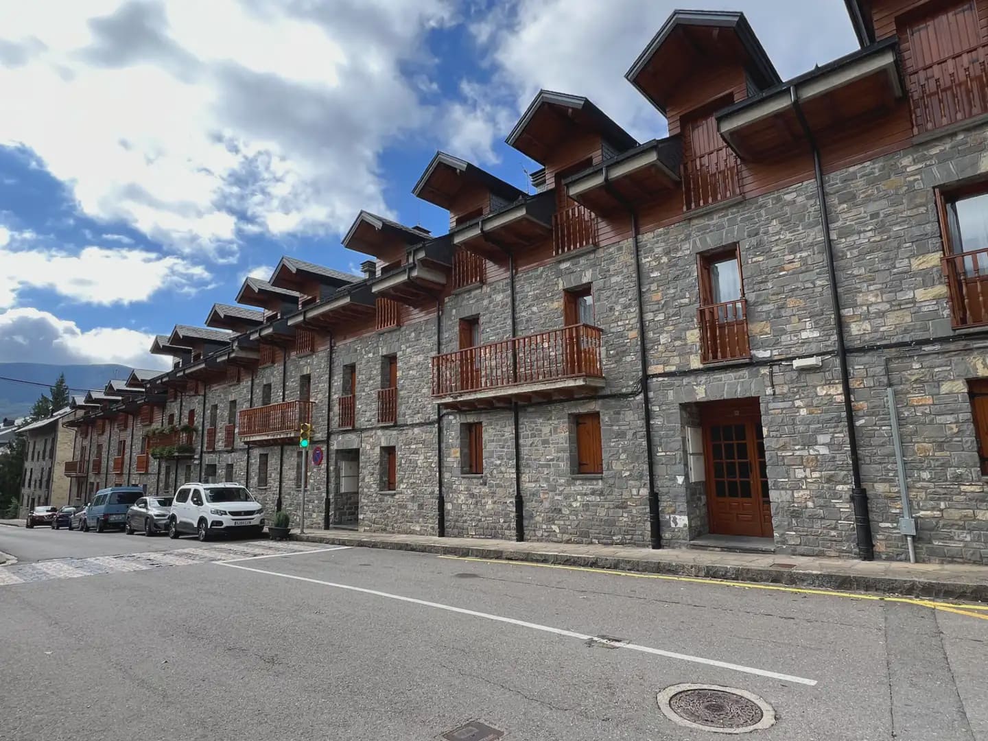 2 bedroom Apartment for sale in Biescas - € 290,000 (Ref: 9963533)