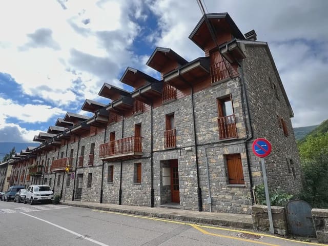 2 bedroom Apartment for sale in Biescas - € 290,000 (Ref: 9963533)