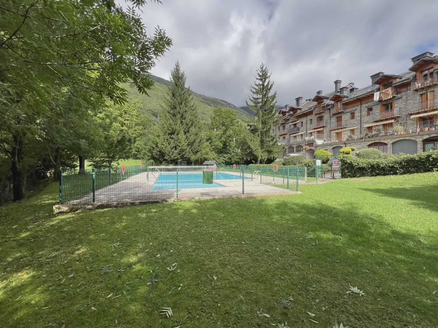 2 bedroom Apartment for sale in Biescas - € 290,000 (Ref: 9963533)