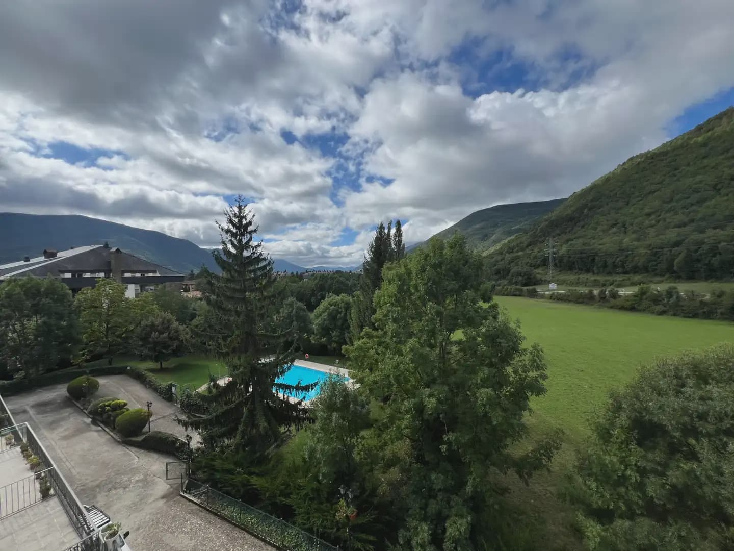2 bedroom Apartment for sale in Biescas - € 290,000 (Ref: 9963533)