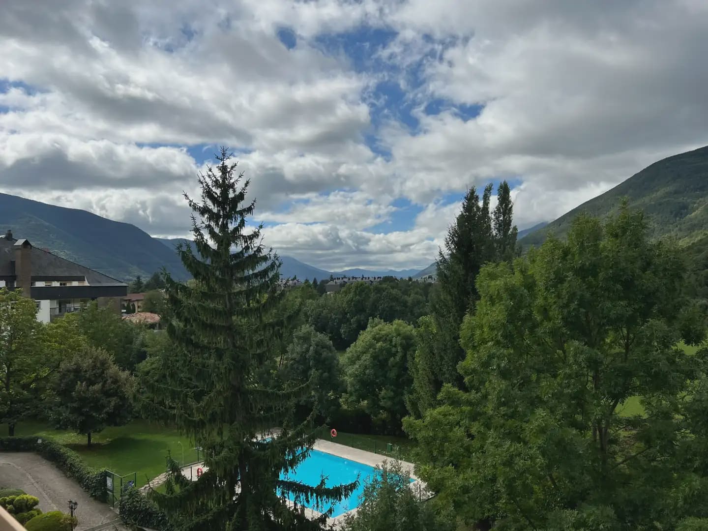 2 bedroom Apartment for sale in Biescas - € 290,000 (Ref: 9963533)