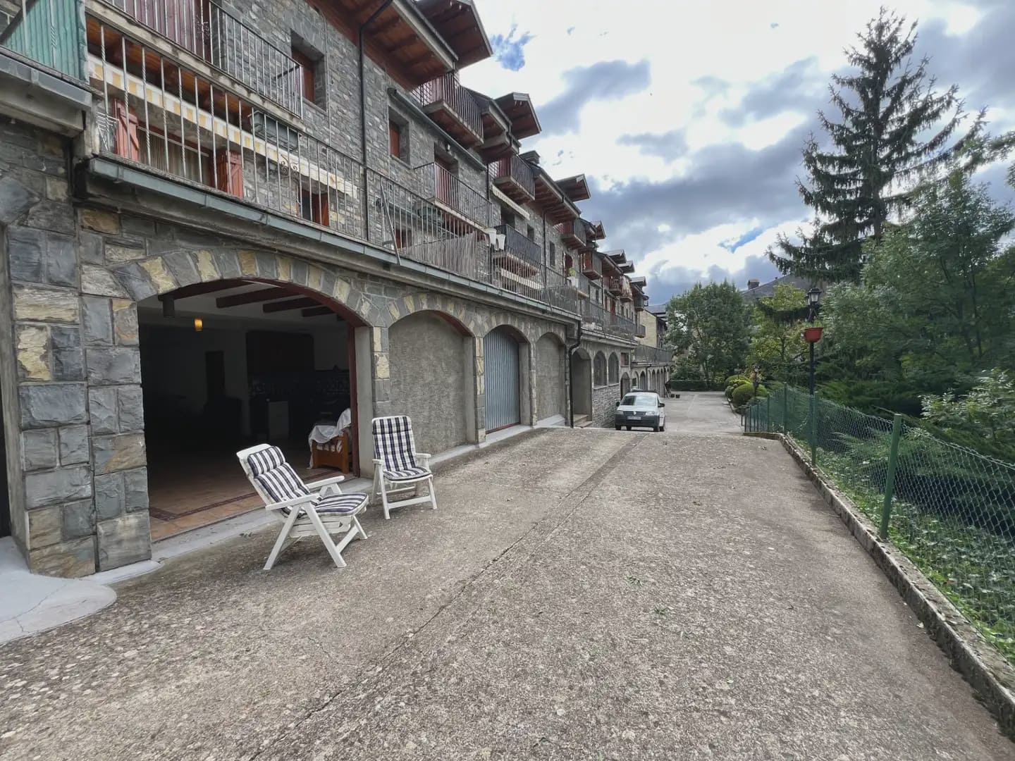 2 bedroom Apartment for sale in Biescas - € 290,000 (Ref: 9963533)