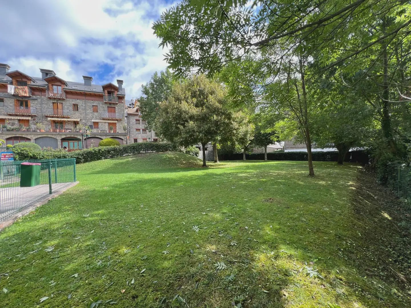 2 bedroom Apartment for sale in Biescas - € 290,000 (Ref: 9963533)