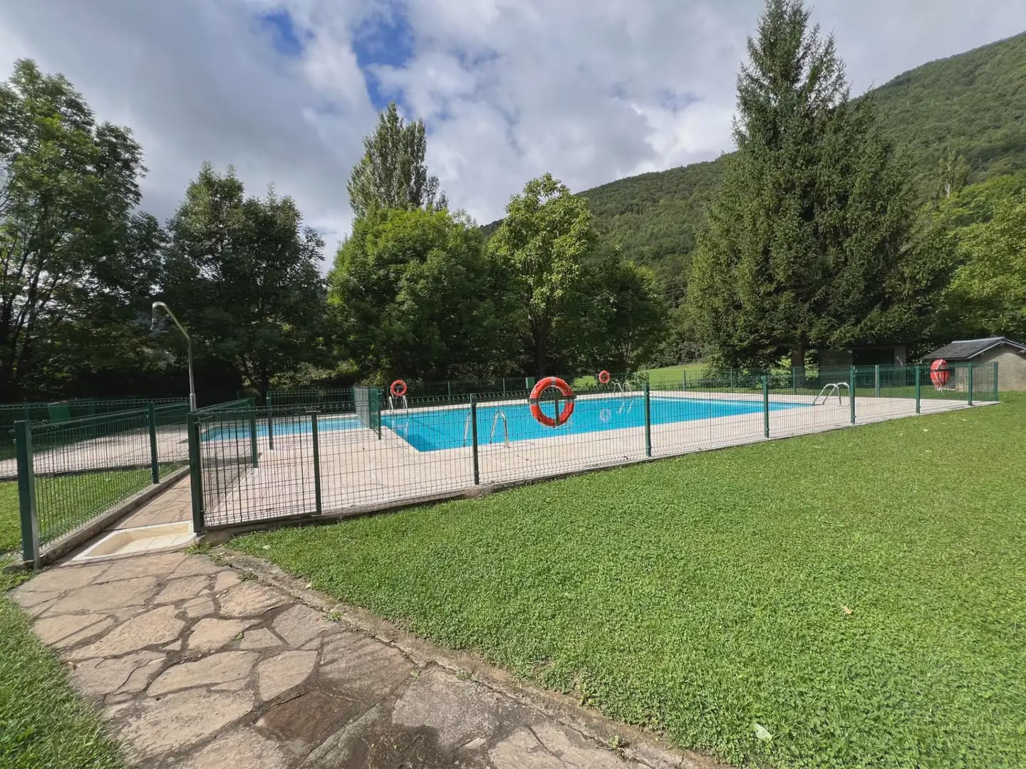 2 bedroom Apartment for sale in Biescas - € 290,000 (Ref: 9963533)