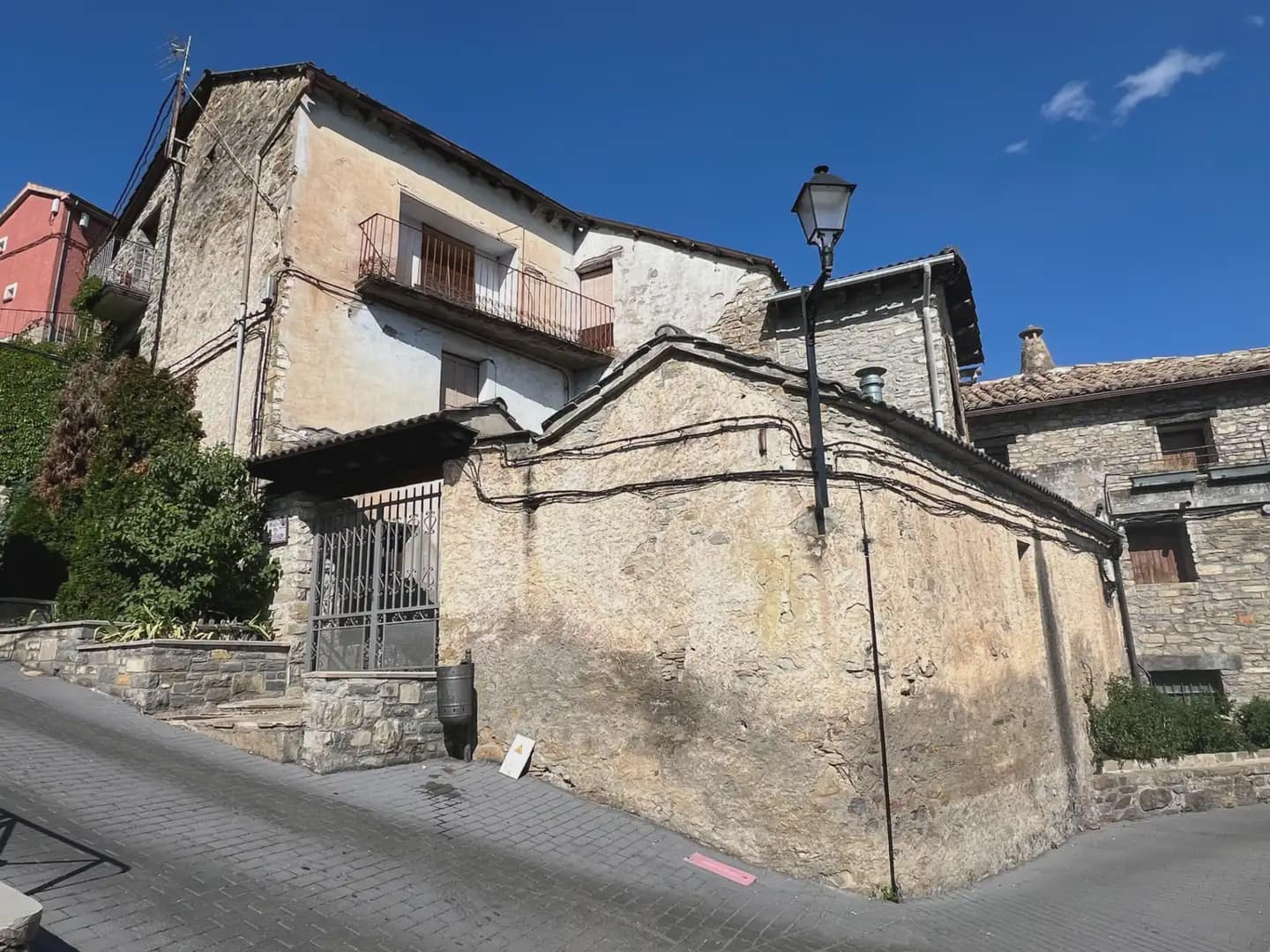 6 bedroom Finca/Country House for sale in Castiello de Jaca - € 299,000 (Ref: 9963534)