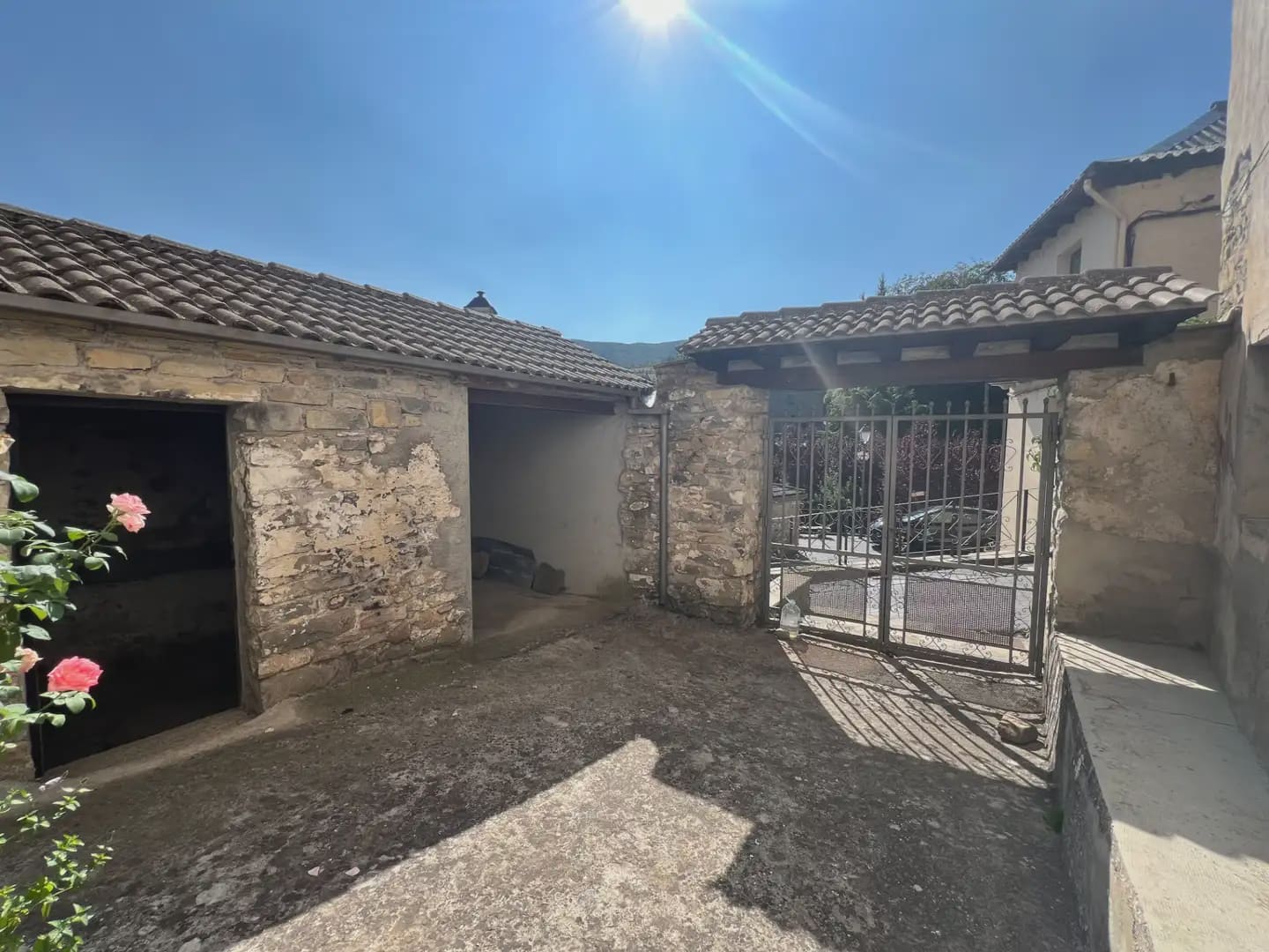 6 bedroom Finca/Country House for sale in Castiello de Jaca - € 299,000 (Ref: 9963534)