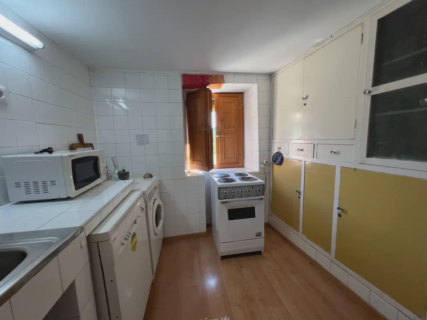 6 bedroom Finca/Country House for sale in Castiello de Jaca - € 299,000 (Ref: 9963534)