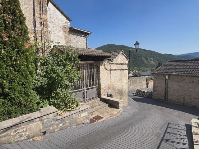 6 bedroom Finca/Country House for sale in Castiello de Jaca - € 299,000 (Ref: 9963534)