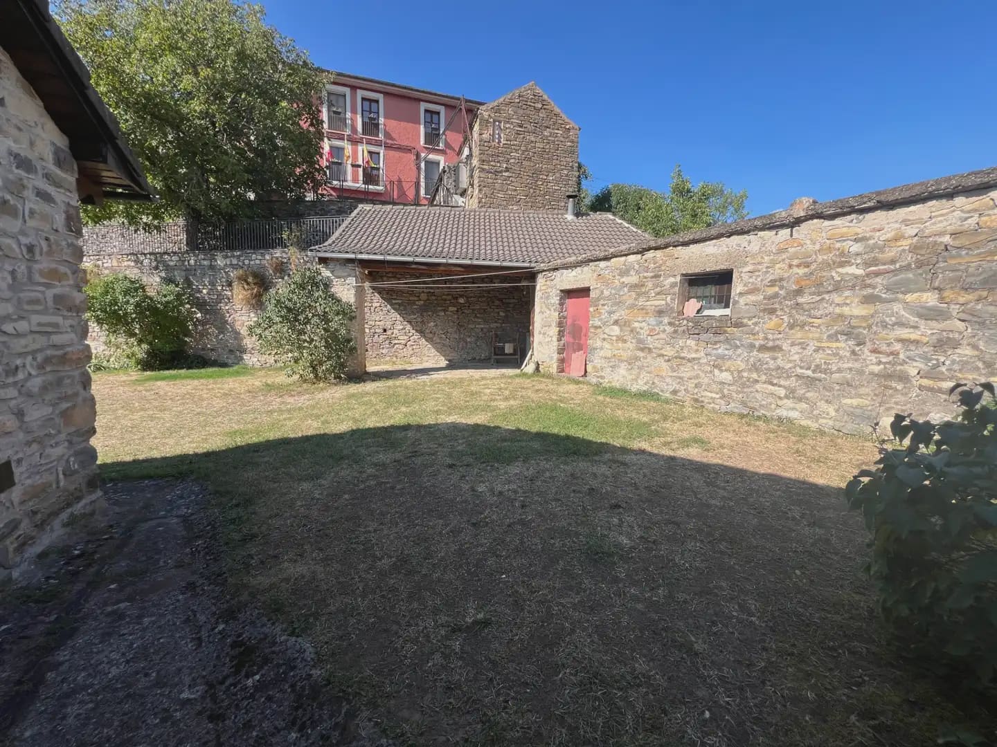 6 bedroom Finca/Country House for sale in Castiello de Jaca - € 299,000 (Ref: 9963534)