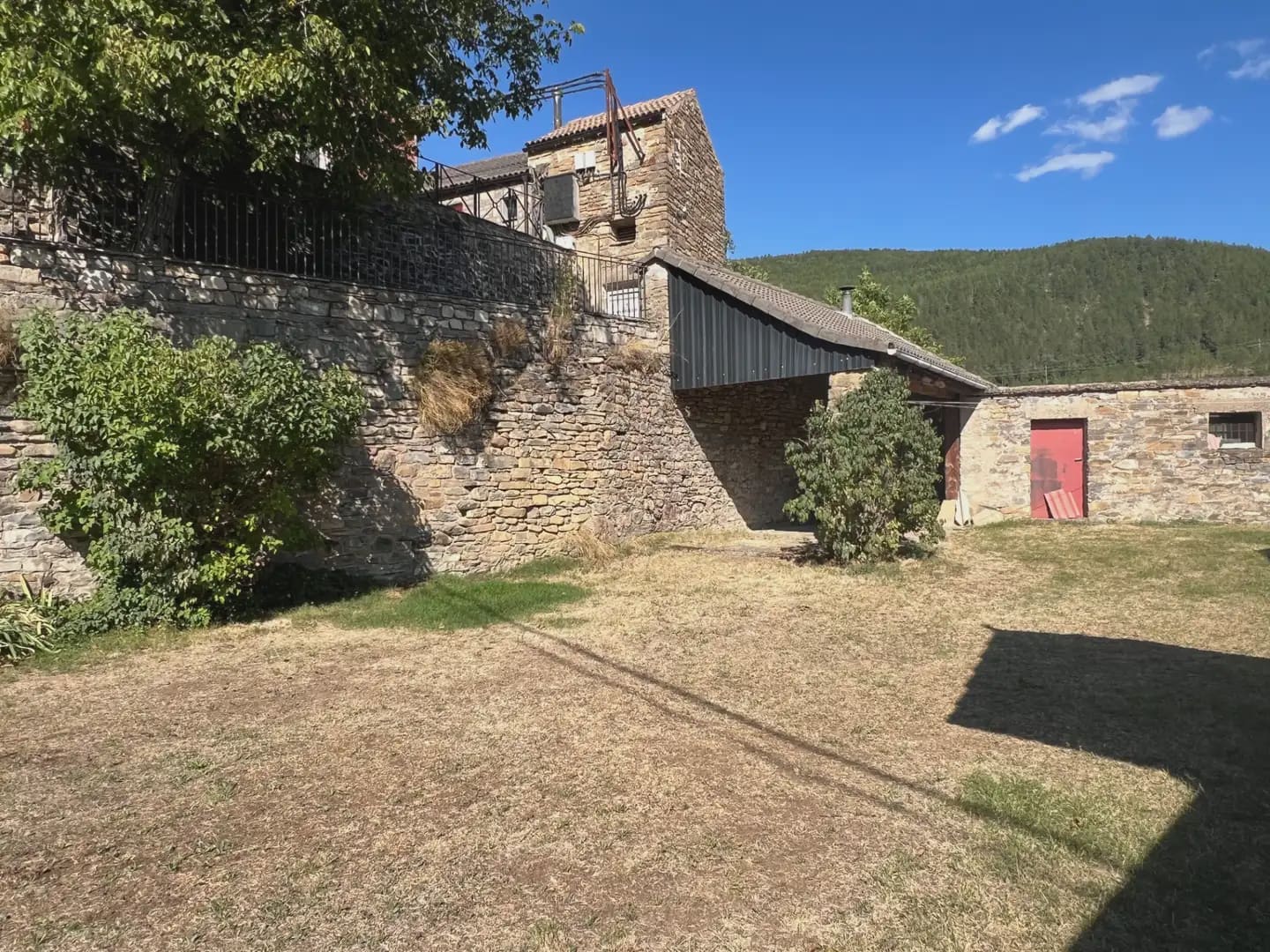 6 bedroom Finca/Country House for sale in Castiello de Jaca - € 299,000 (Ref: 9963534)