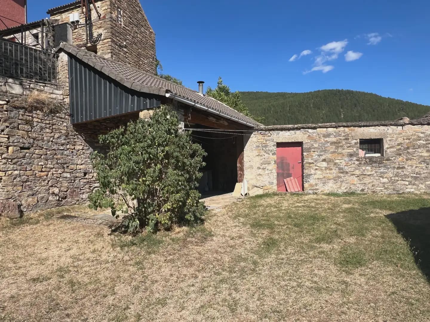 6 bedroom Finca/Country House for sale in Castiello de Jaca - € 299,000 (Ref: 9963534)