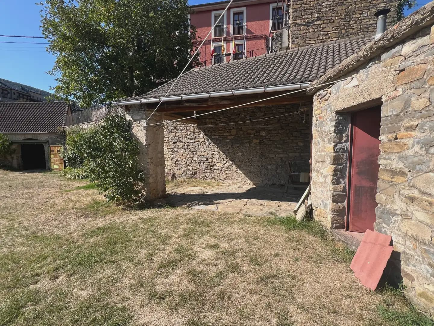 6 bedroom Finca/Country House for sale in Castiello de Jaca - € 299,000 (Ref: 9963534)