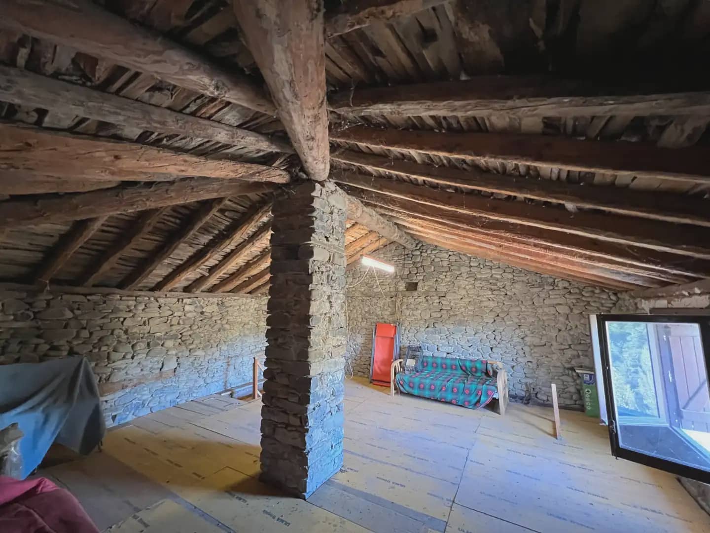 4 bedroom Finca/Country House for sale in Canal de Berdun - € 168,000 (Ref: 9963535)
