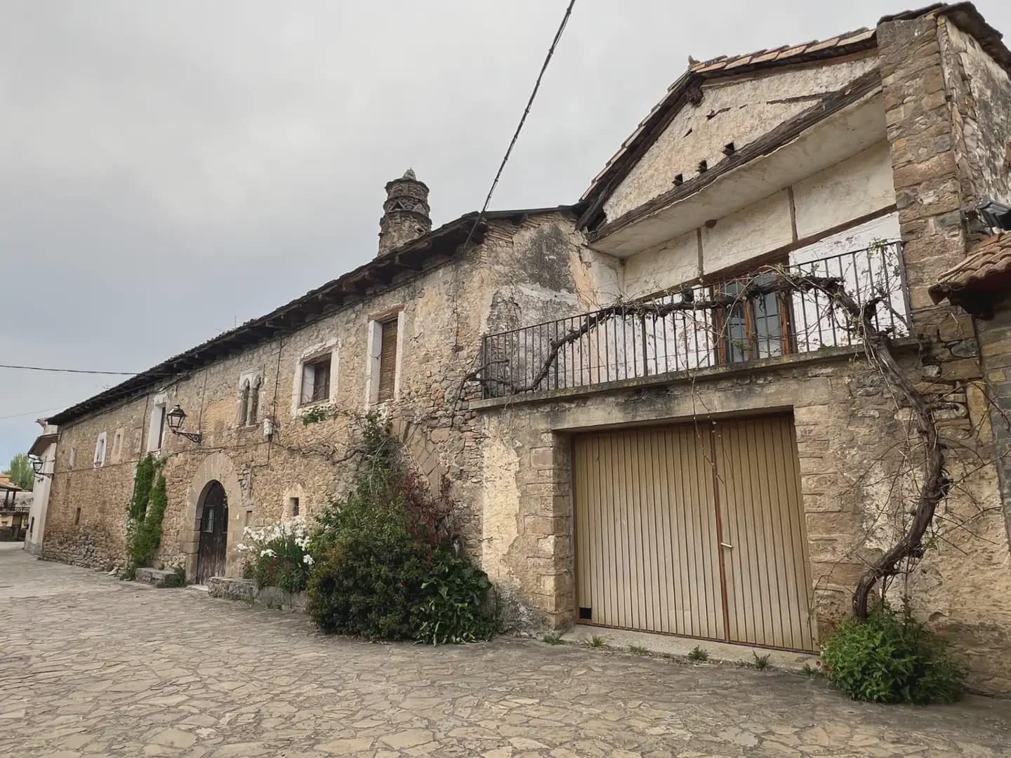 8 bedroom Finca/Country House for sale in Santa Cilia - € 190,000 (Ref: 9963537)