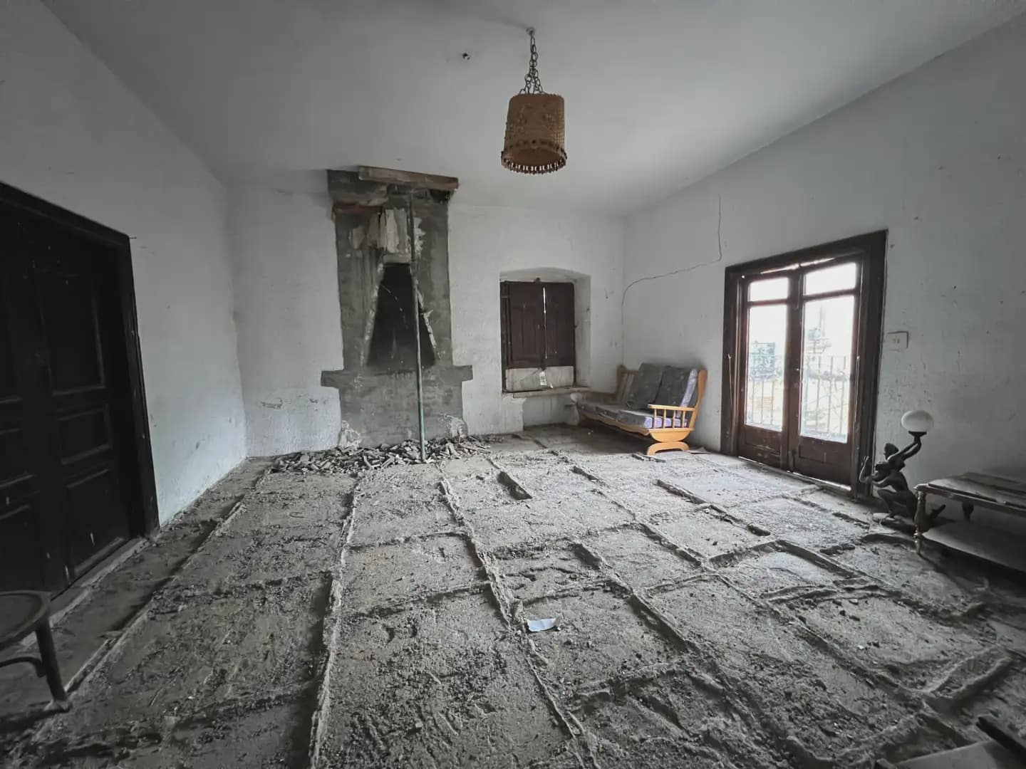8 bedroom Finca/Country House for sale in Santa Cilia - € 190,000 (Ref: 9963537)