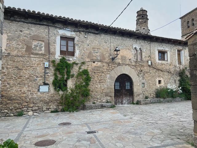 8 bedroom Finca/Country House for sale in Santa Cilia - € 190,000 (Ref: 9963537)