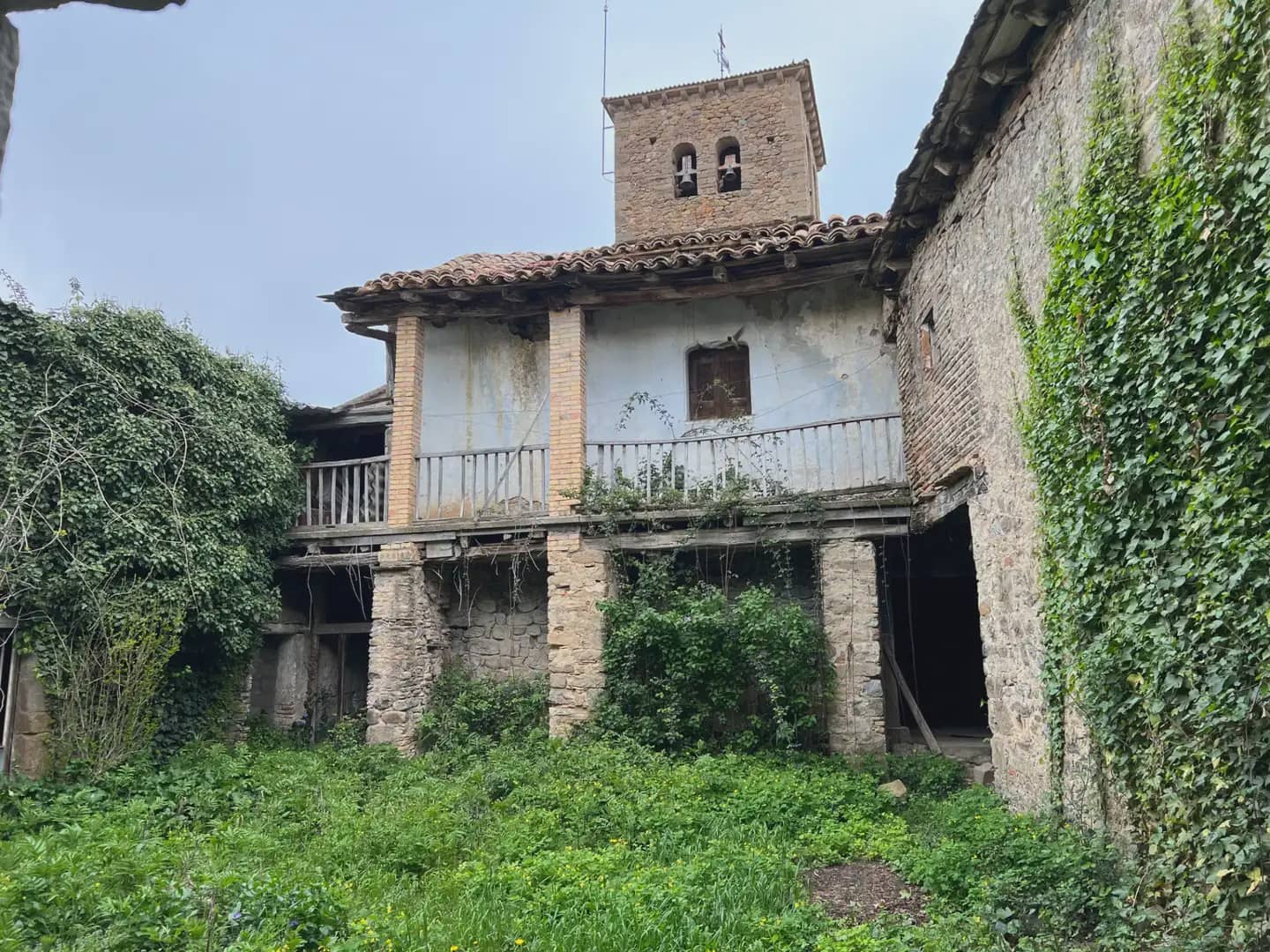 8 bedroom Finca/Country House for sale in Santa Cilia - € 190,000 (Ref: 9963537)