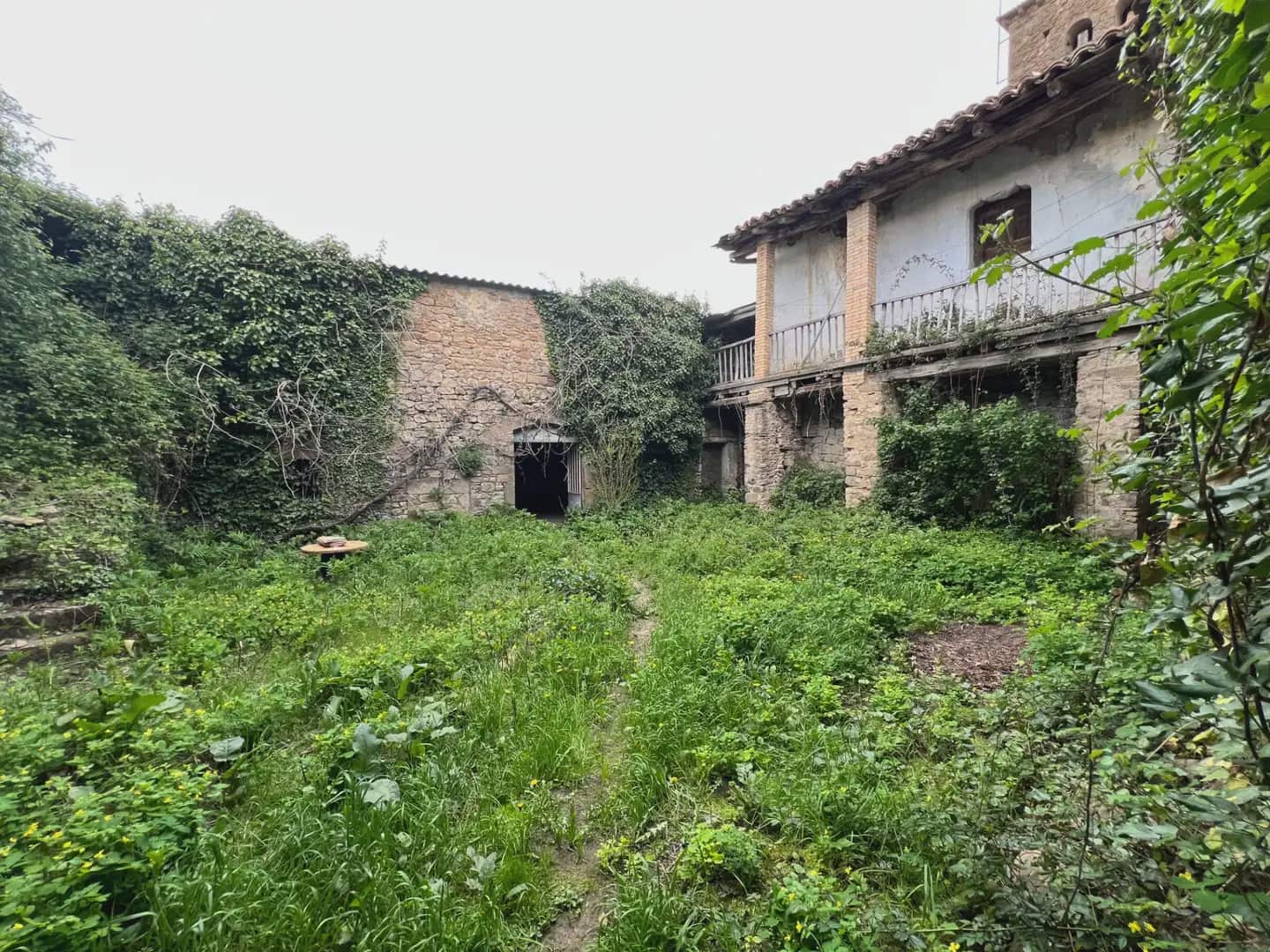 8 bedroom Finca/Country House for sale in Santa Cilia - € 190,000 (Ref: 9963537)