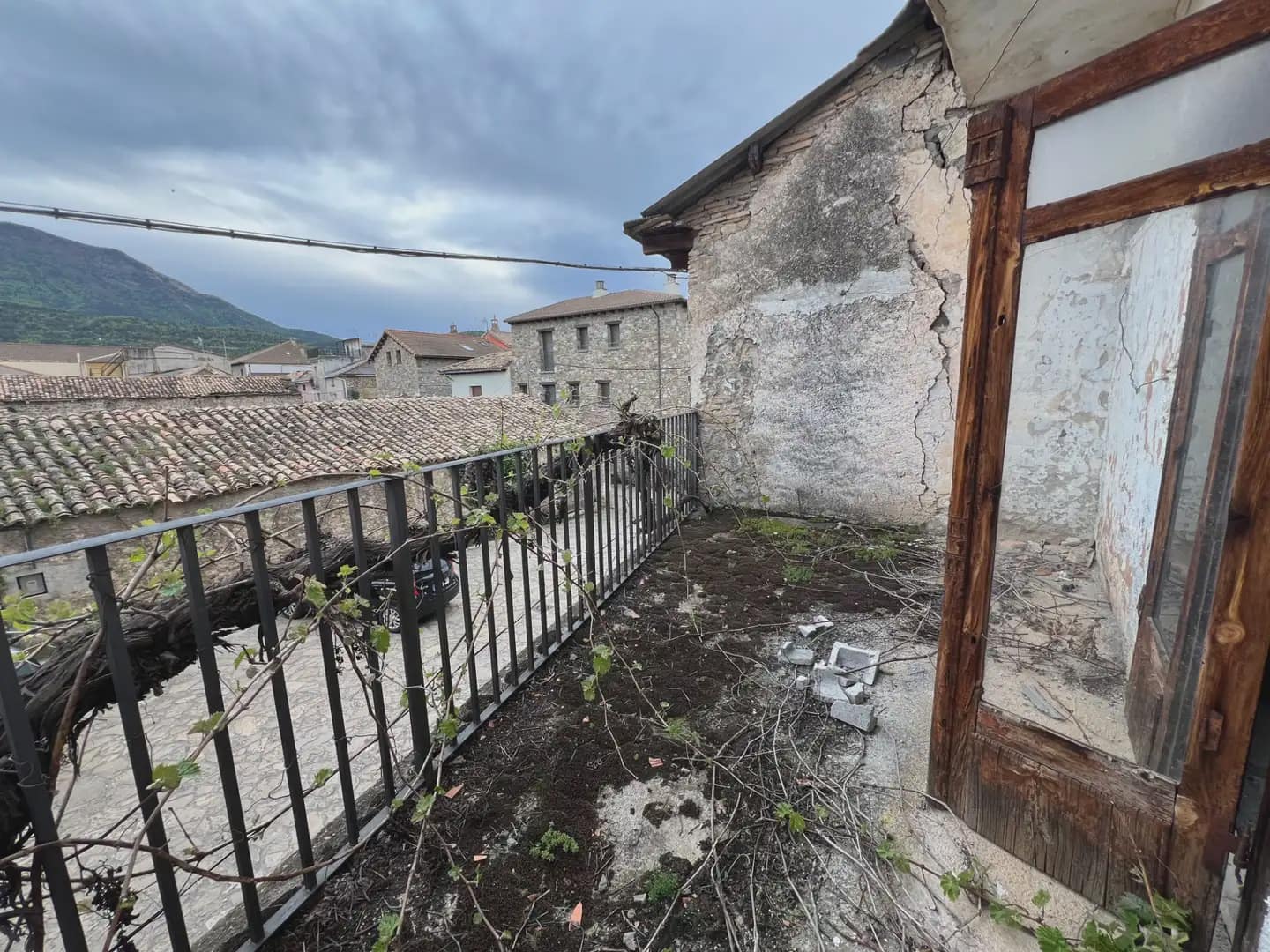 8 bedroom Finca/Country House for sale in Santa Cilia - € 190,000 (Ref: 9963537)