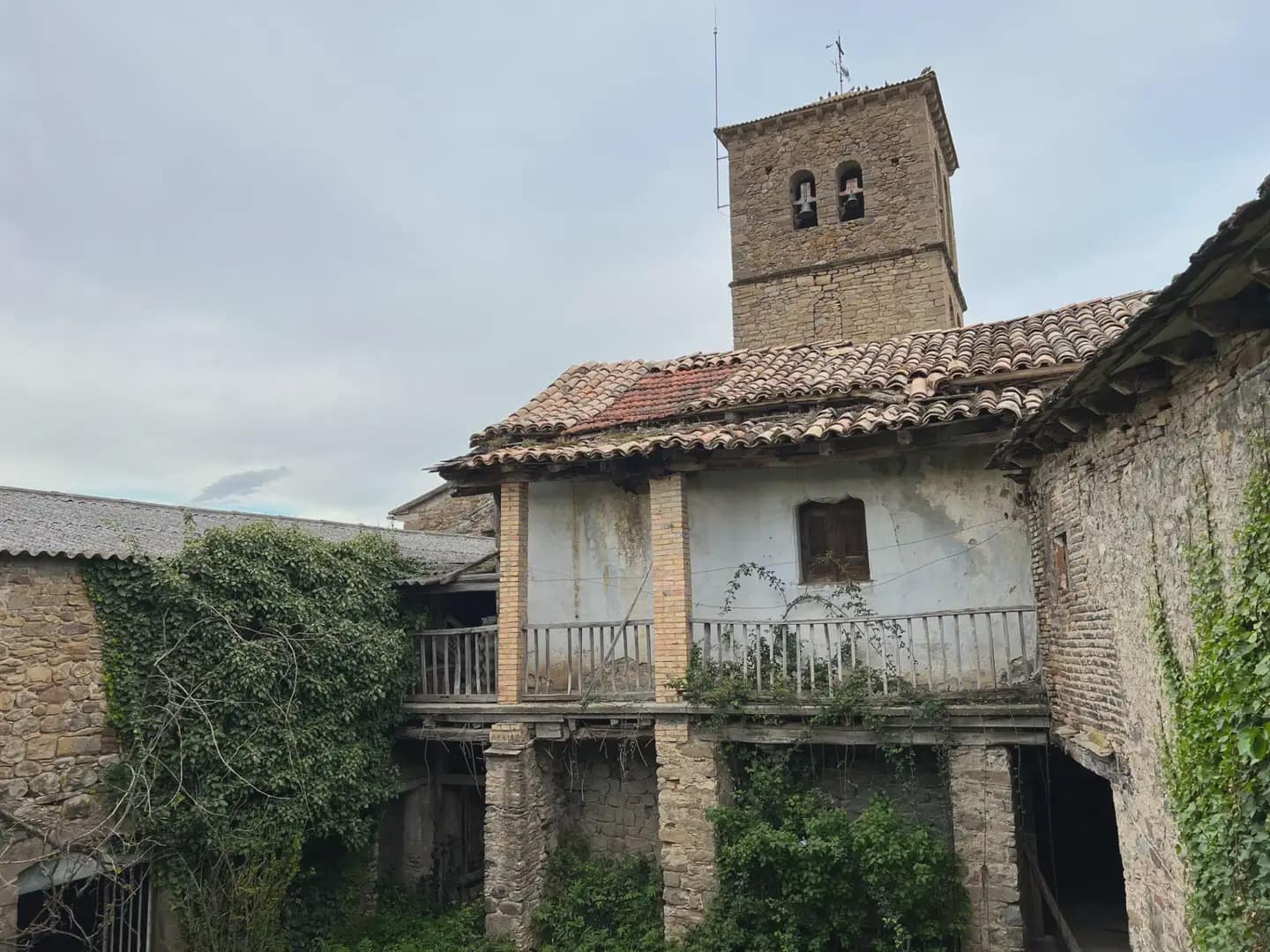 8 bedroom Finca/Country House for sale in Santa Cilia - € 190,000 (Ref: 9963537)