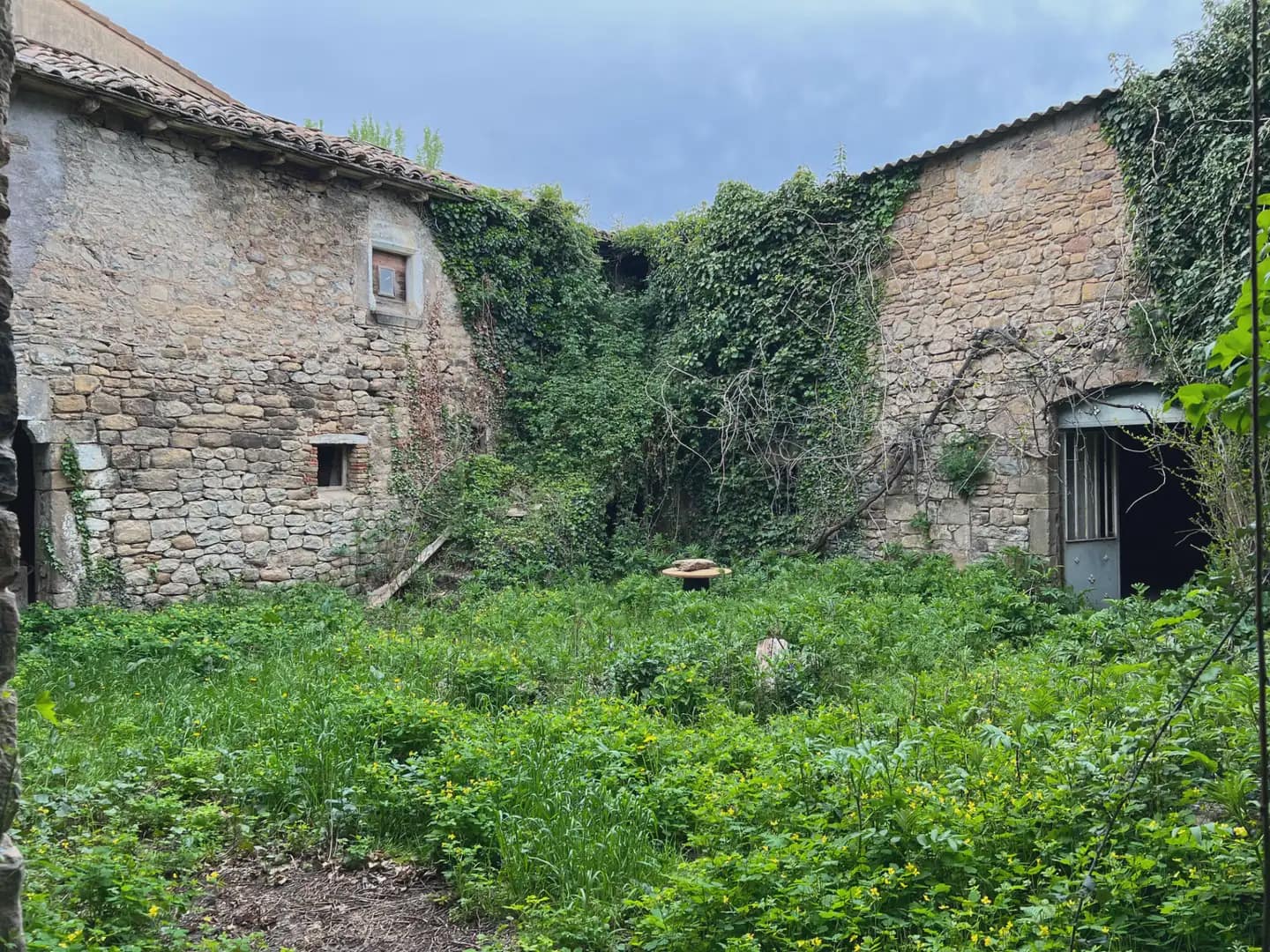 8 bedroom Finca/Country House for sale in Santa Cilia - € 190,000 (Ref: 9963537)
