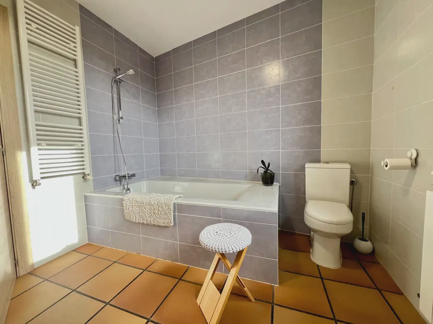 3 bedroom Finca/Country House for sale in Ayerbe - € 259,000 (Ref: 9986200)