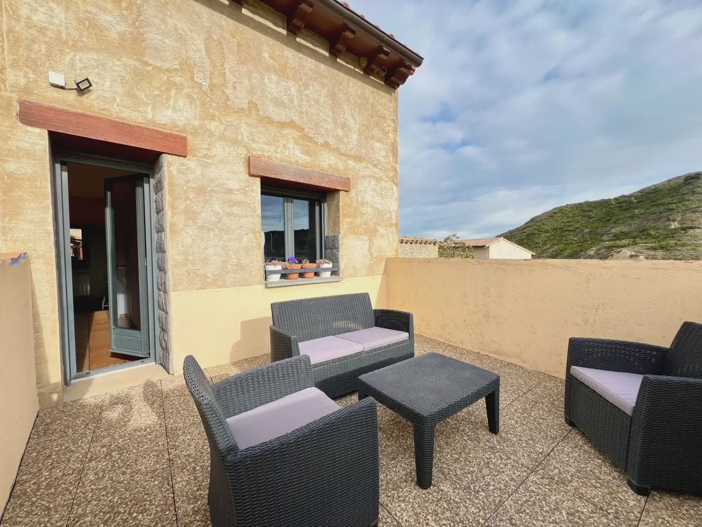 3 bedroom Finca/Country House for sale in Ayerbe - € 259,000 (Ref: 9986200)