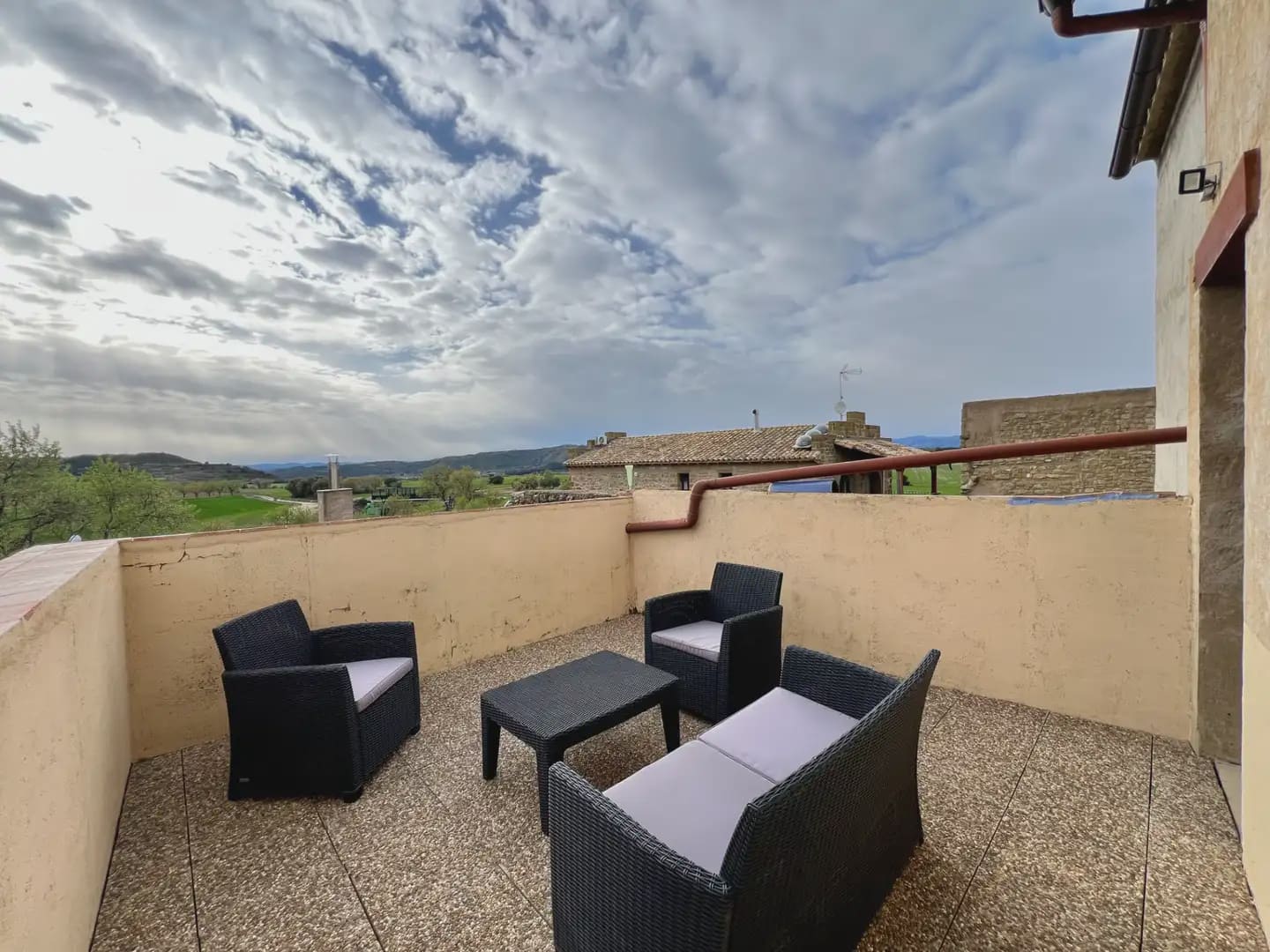 3 bedroom Finca/Country House for sale in Ayerbe - € 259,000 (Ref: 9986200)